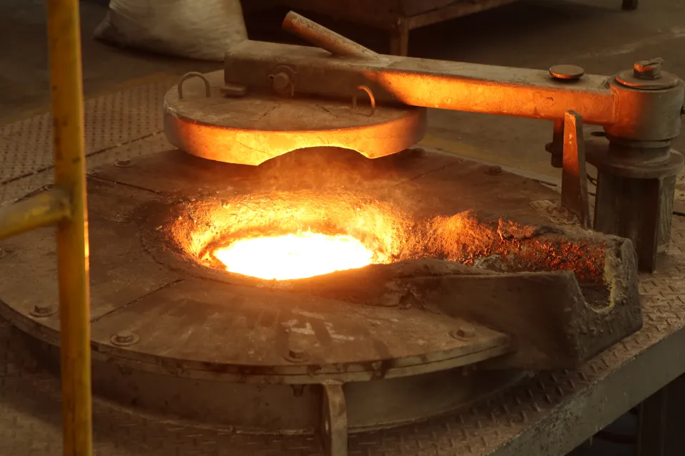 کوره القایی چیست؟ مقایسه با کوره‌های سنتی و قوس الکتریکی4